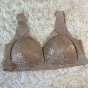 ✨no brand light pink/nude front closure bra✨
